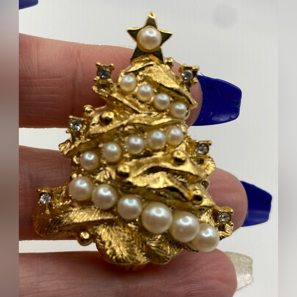 Richelieu Christmas Tree Brooch Pin Gold Tone Faux Pearl Rhinestone Vintage - Picture 4 of 5